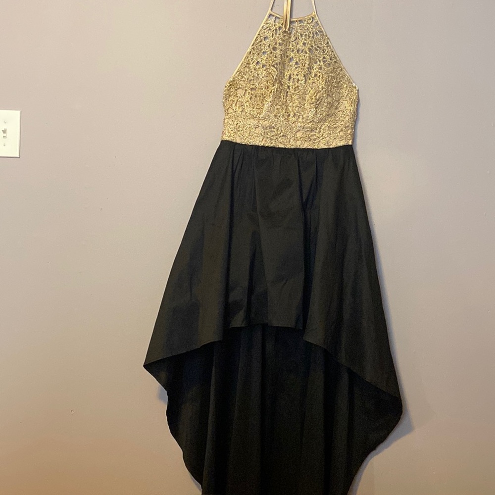 I am selling this dress because I don’t need it anymore